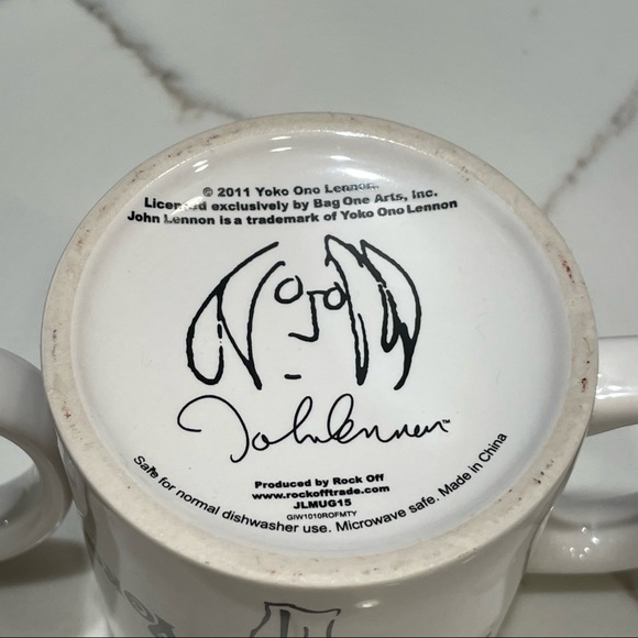 John Lennon & Yoko Ono Peace Sign Hug Close Coffee & Tea Mug Lot of 2 - Picture 6 of 8